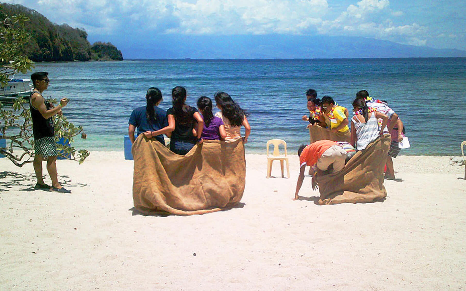 CanyonCove – Team Building – Sack Race